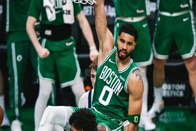 崩盘！76人惨败，马克西单节21分也难挽败局